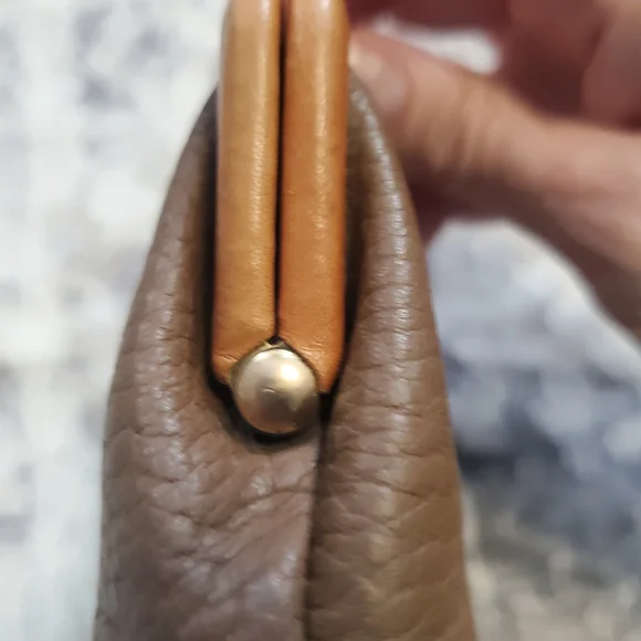 Rare Vintage Dooney & Bourke All Weather Leather Taupe KissLock Coin Purse/Pouch - Picture 8 of 10